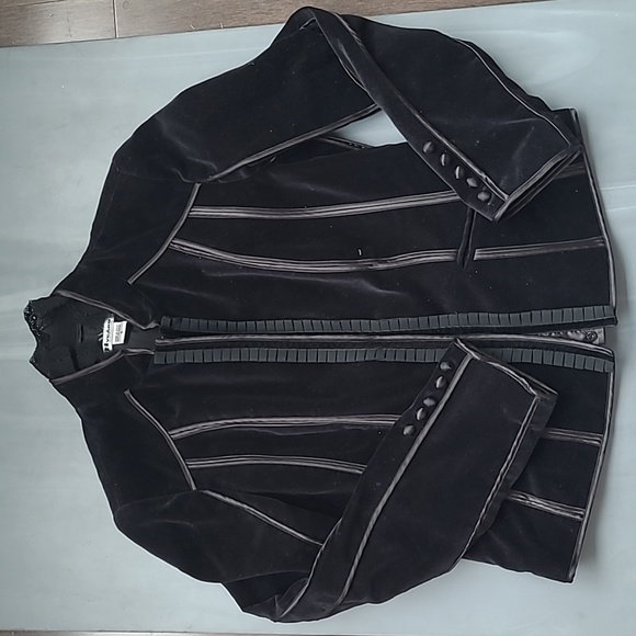 Beautiful Black Velvet Jacket - Picture 1 of 6